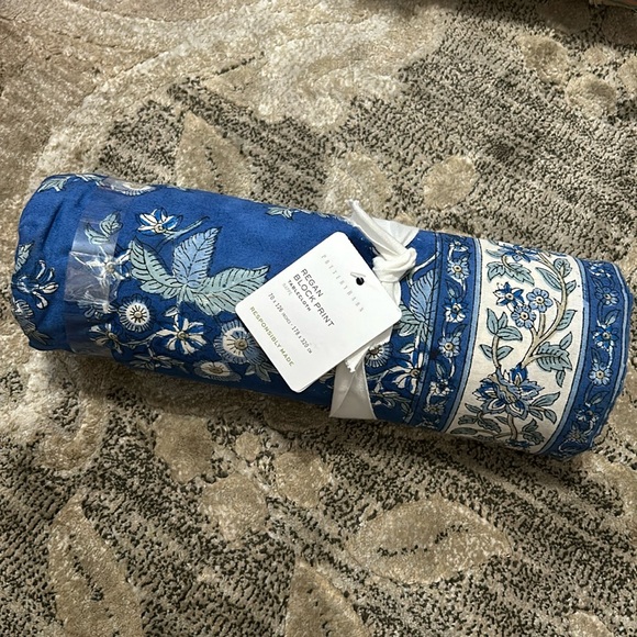 Pottery barn Regan Block  Print Tablecloth - Picture 3 of 6